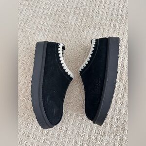 NWOT Target Black Platform Slip-On suede Clog with White Scallop Trim 7